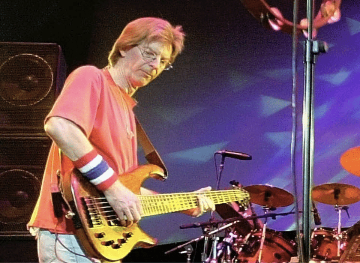 Phil Lesh, founding member of Grateful Dead and influential bassist, dies at 84